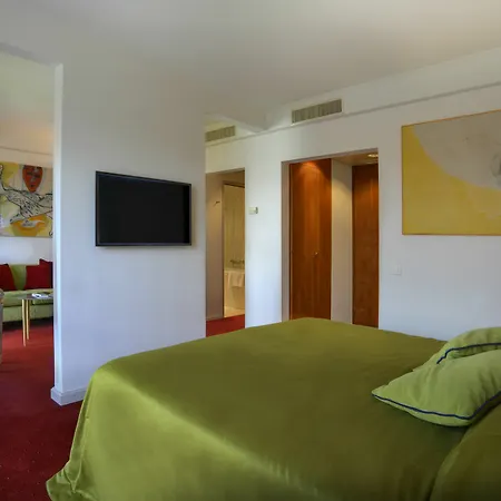 The New Midi Hotel 4*